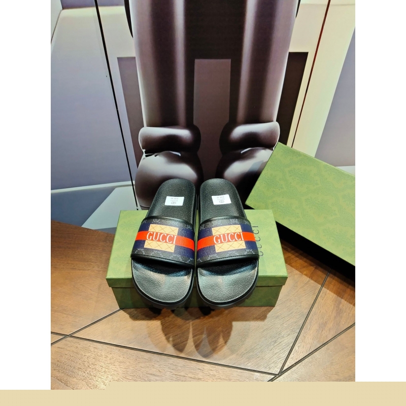 G*u*i slippers